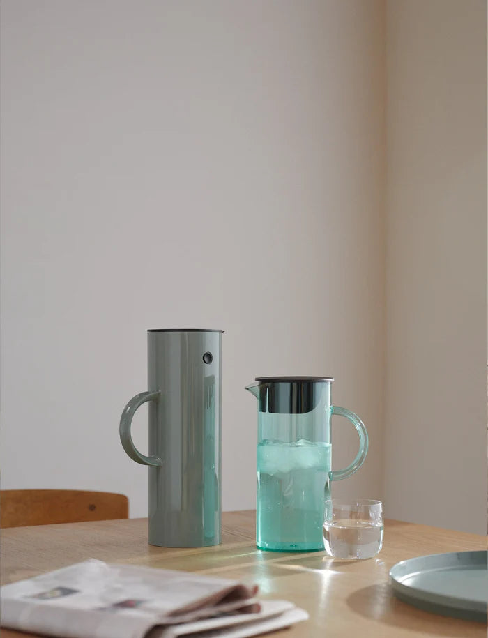 EM77 jug with lid by Erik Magnussen