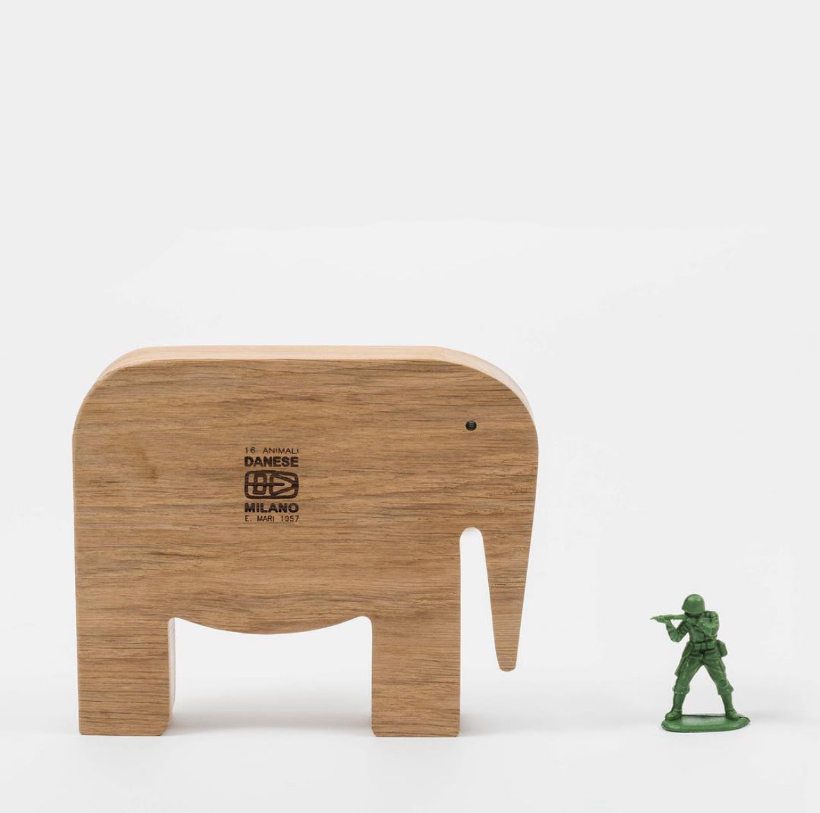 16 Animali oak puzzle by Enzo Mari