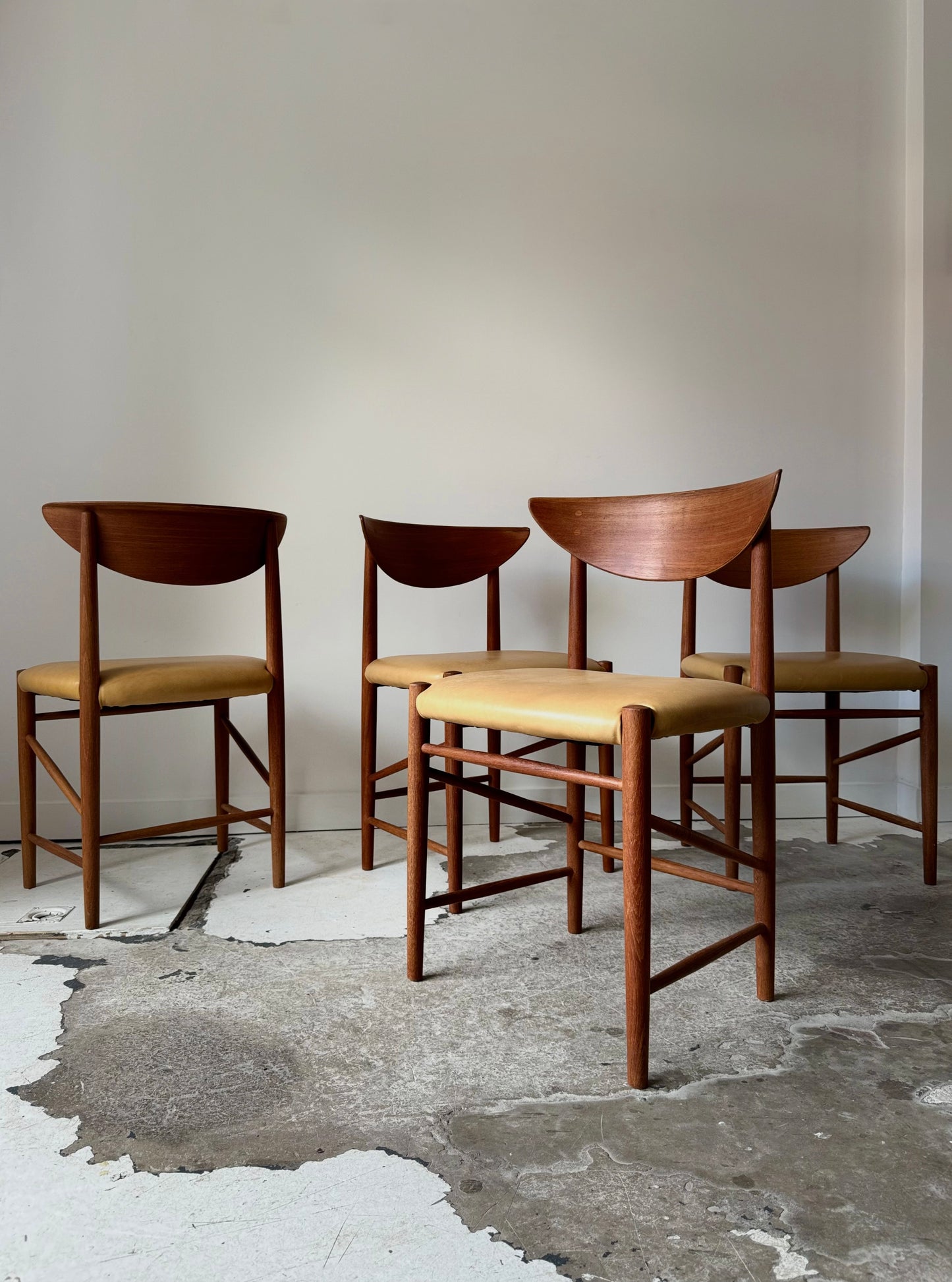 Ensemble de 4 chaises à repas en teck par Peter Hvidt &amp; Orla Mølgaard-Nielsen pour Søborg