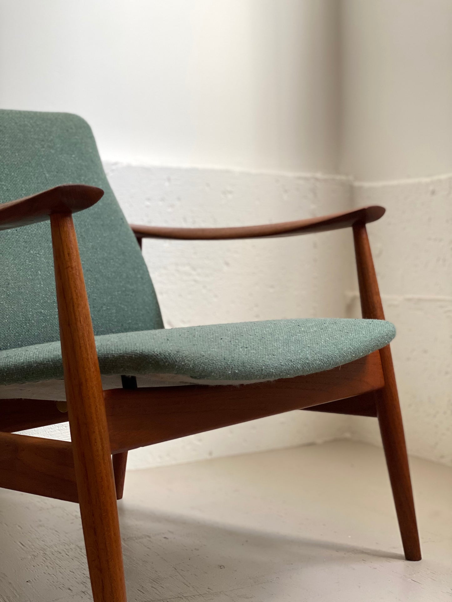 Chaise 138 par Finn Juhl pour France&amp;Son