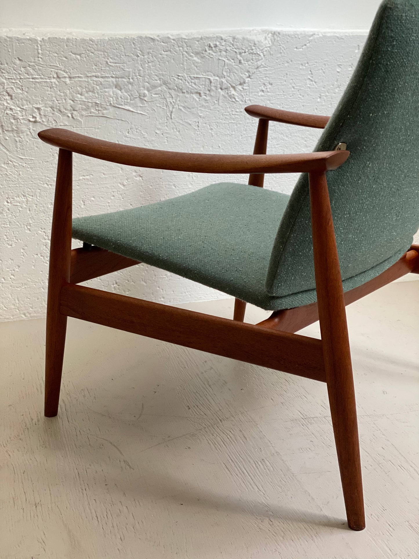 Chaise 138 par Finn Juhl pour France&amp;Son