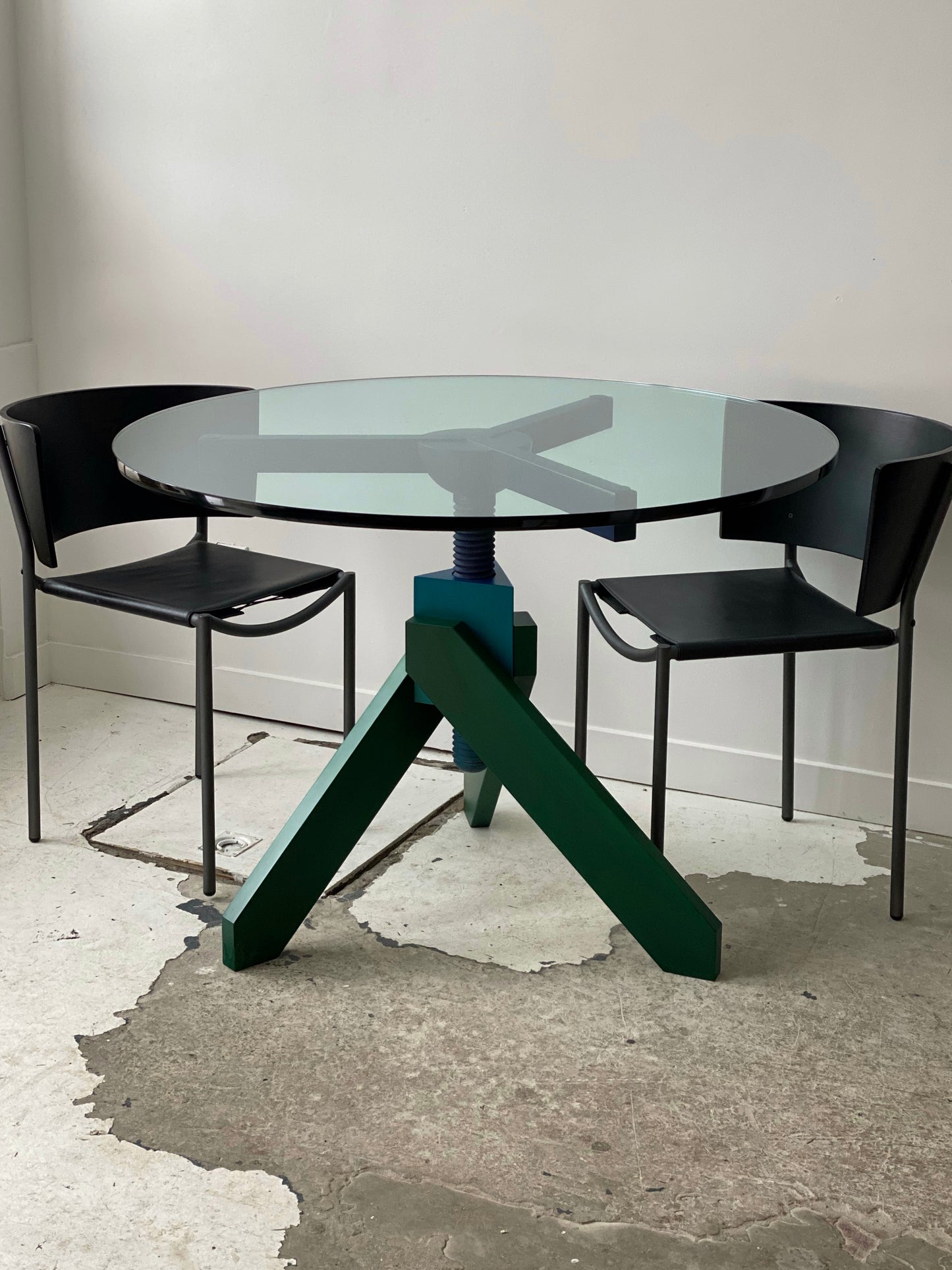 Vidun dining table by Vico Magistretti for De Padova