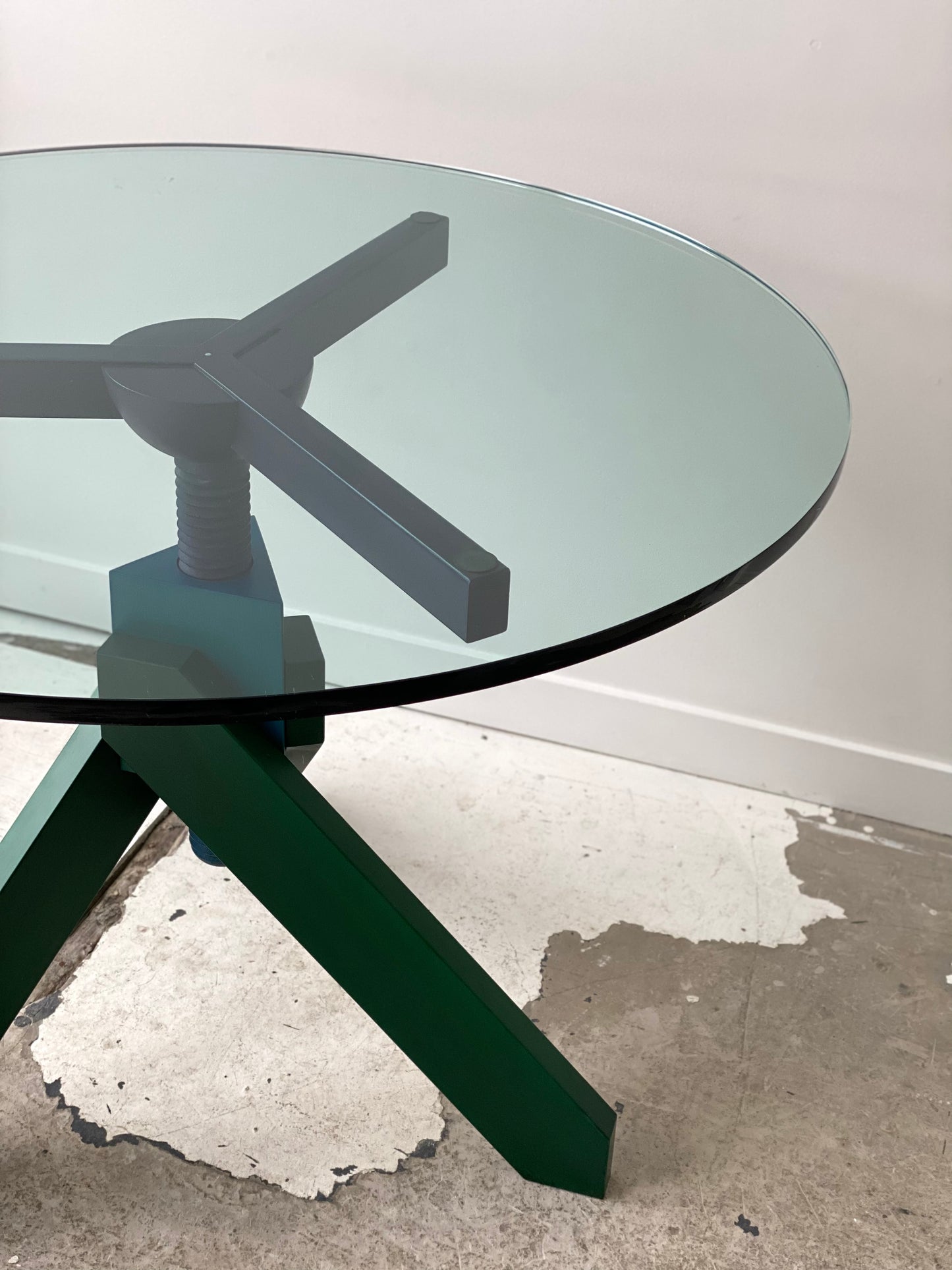 Vidun dining table by Vico Magistretti for De Padova