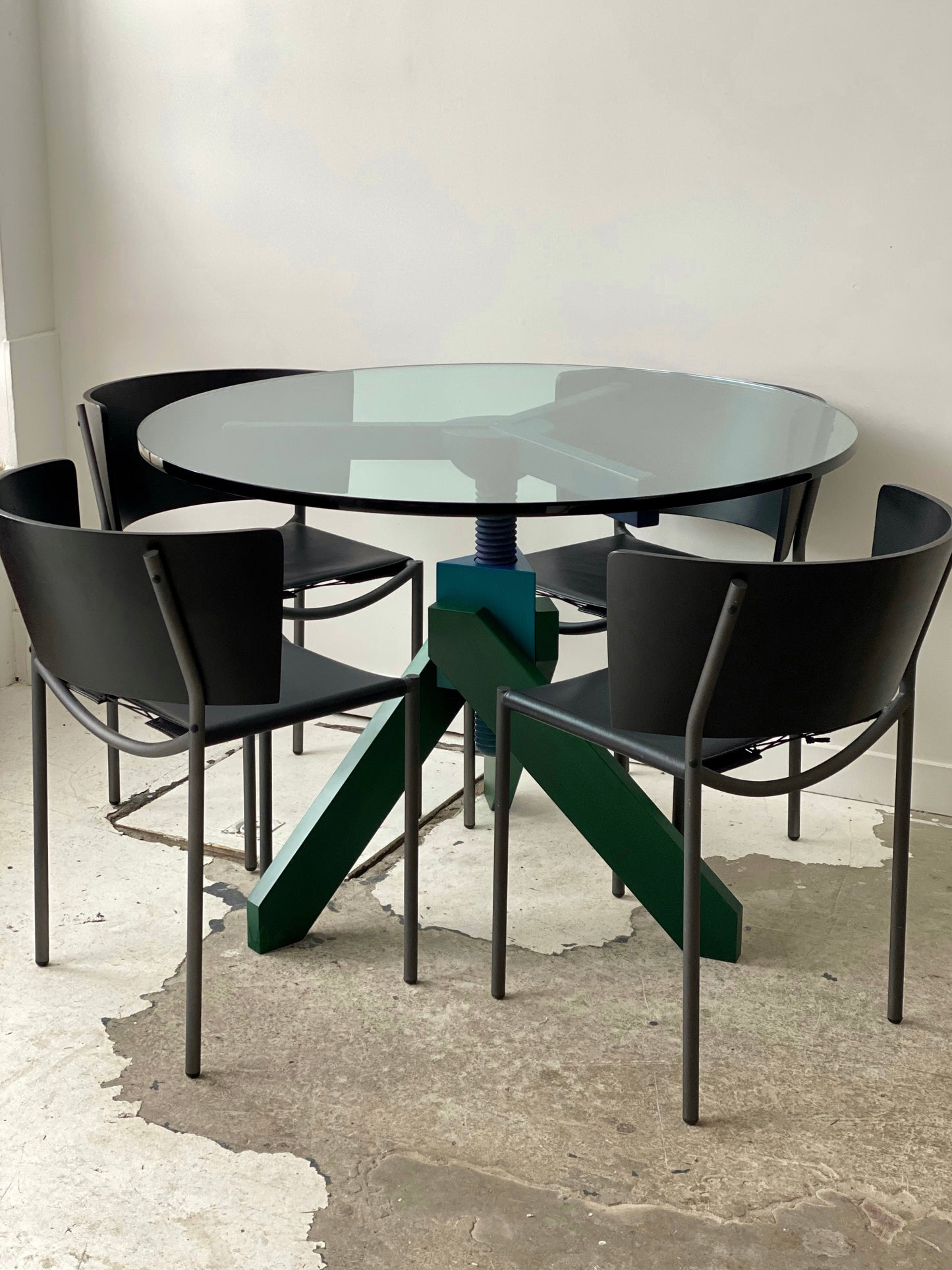 Vidun dining table by Vico Magistretti for De Padova