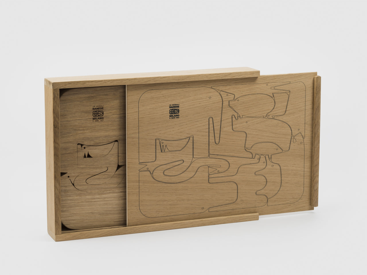 16 Animali oak puzzle by Enzo Mari