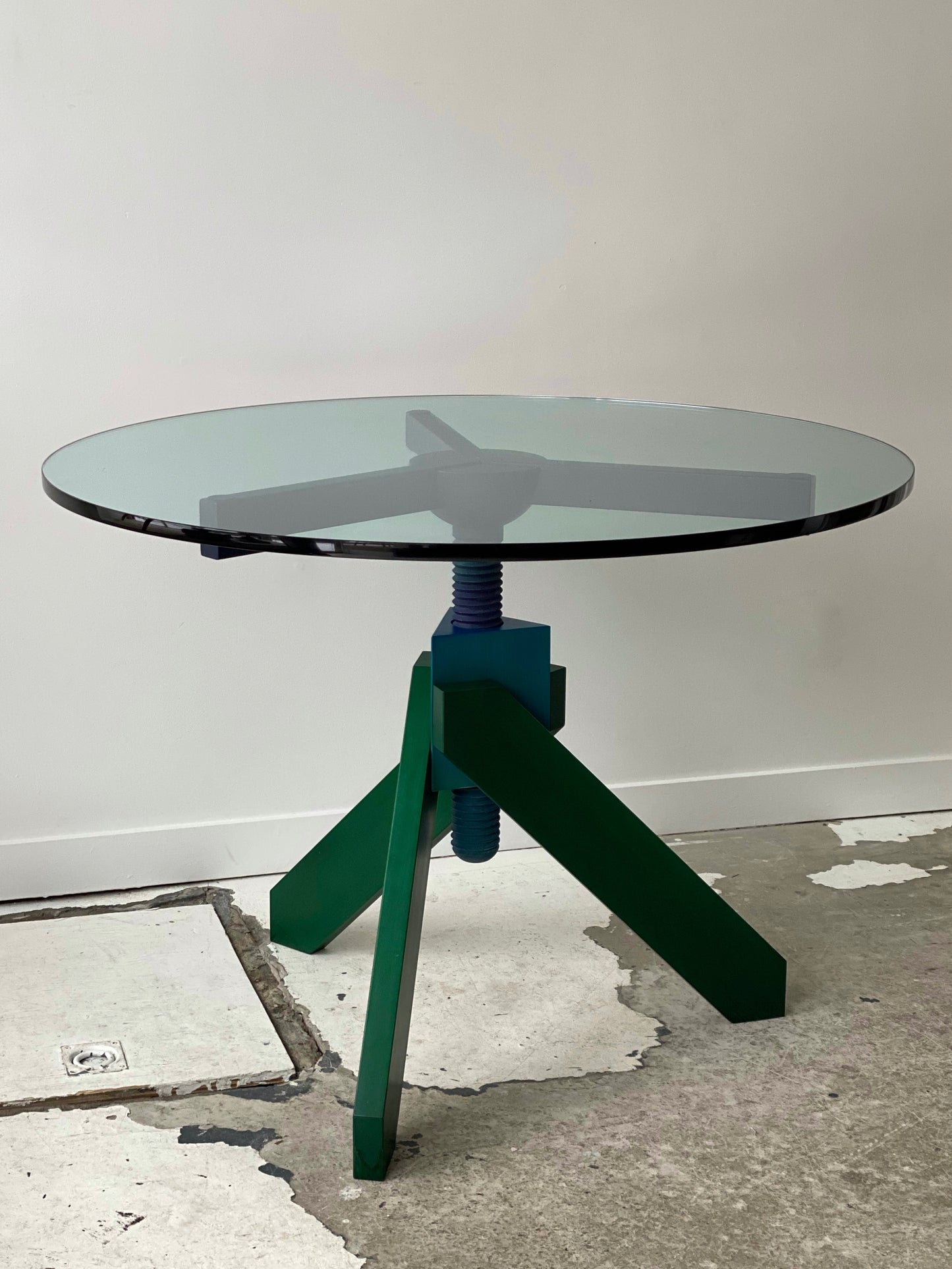 Vidun dining table by Vico Magistretti for De Padova