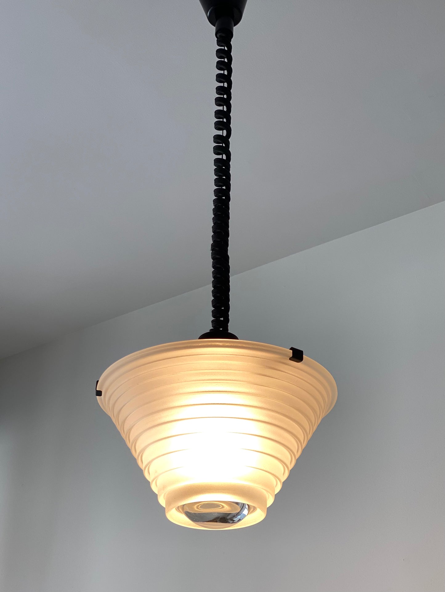 Suspension Egina par Angelo Mangiarotti pour Artemide