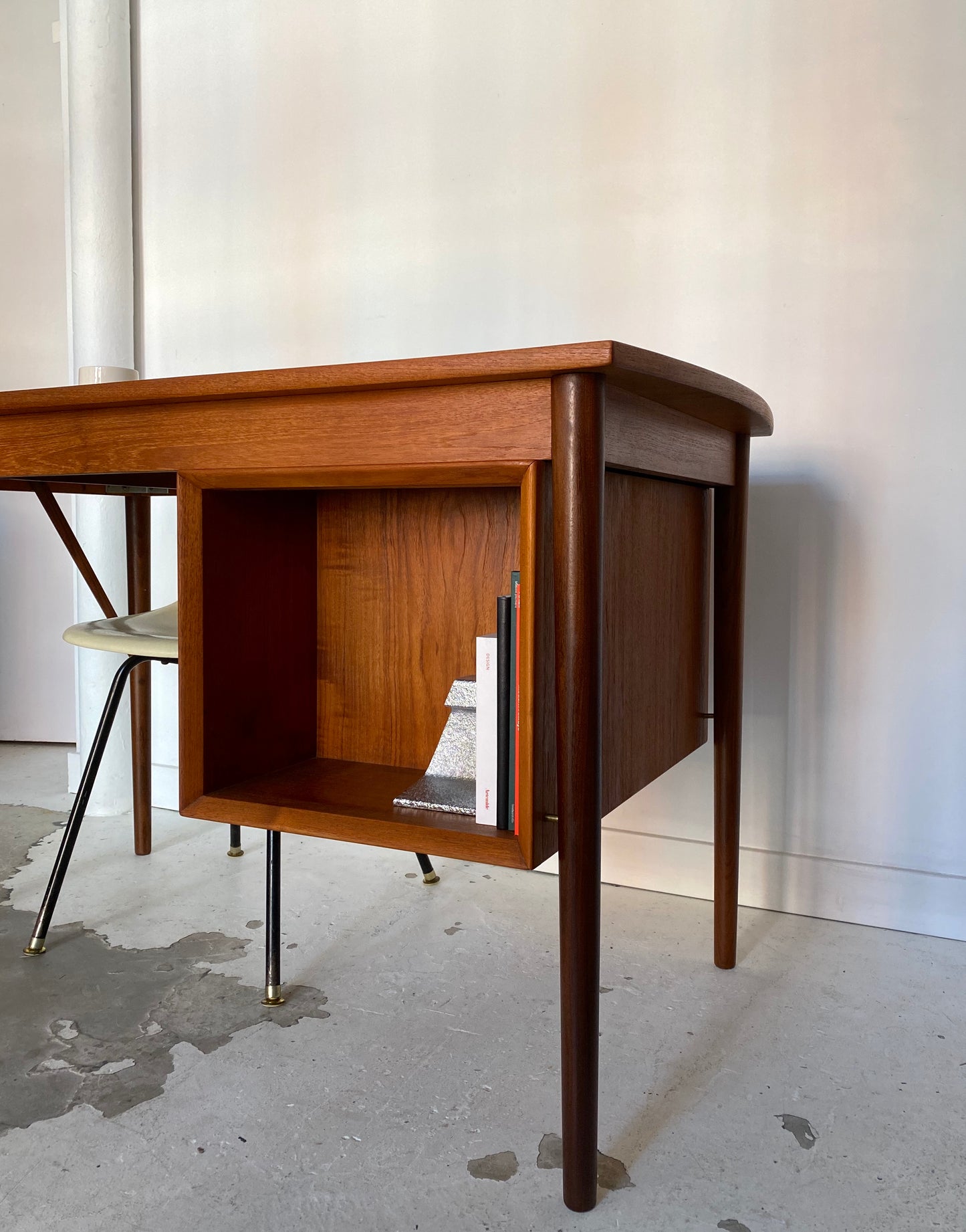 Bureau en teck par Erik Buch