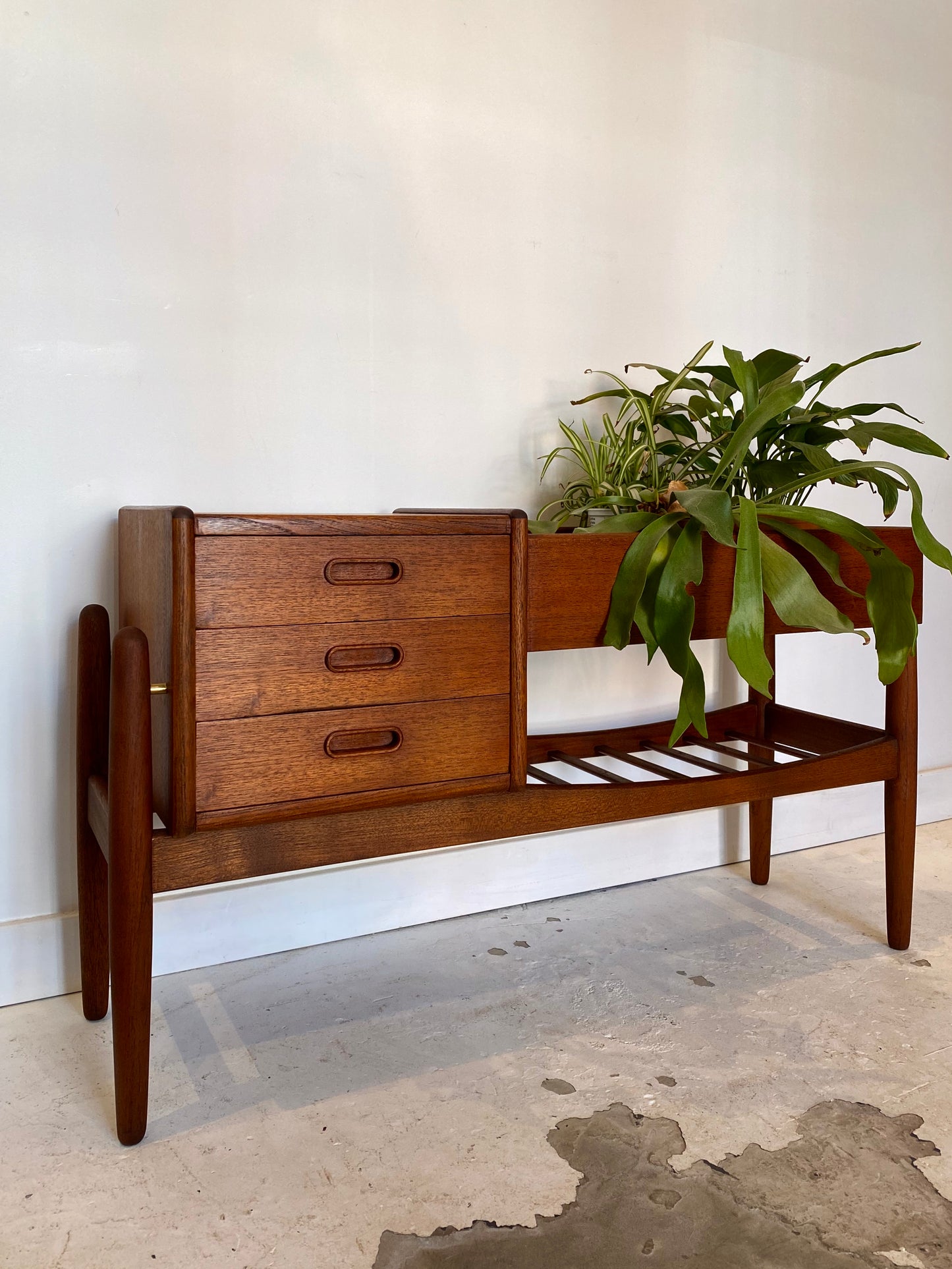 Teak planter by Arne Wahl Iversen